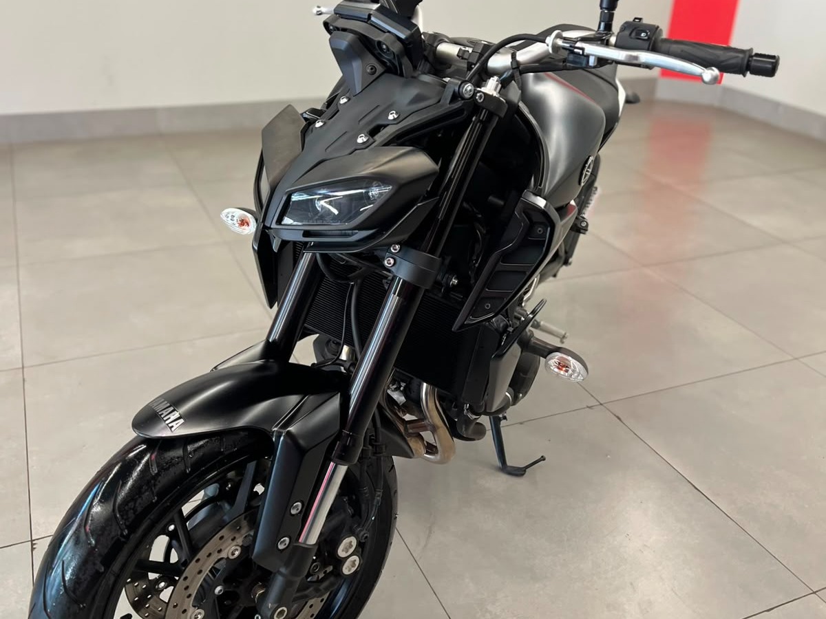 YAMAHA MT -09 850 2023 - miniatura 8