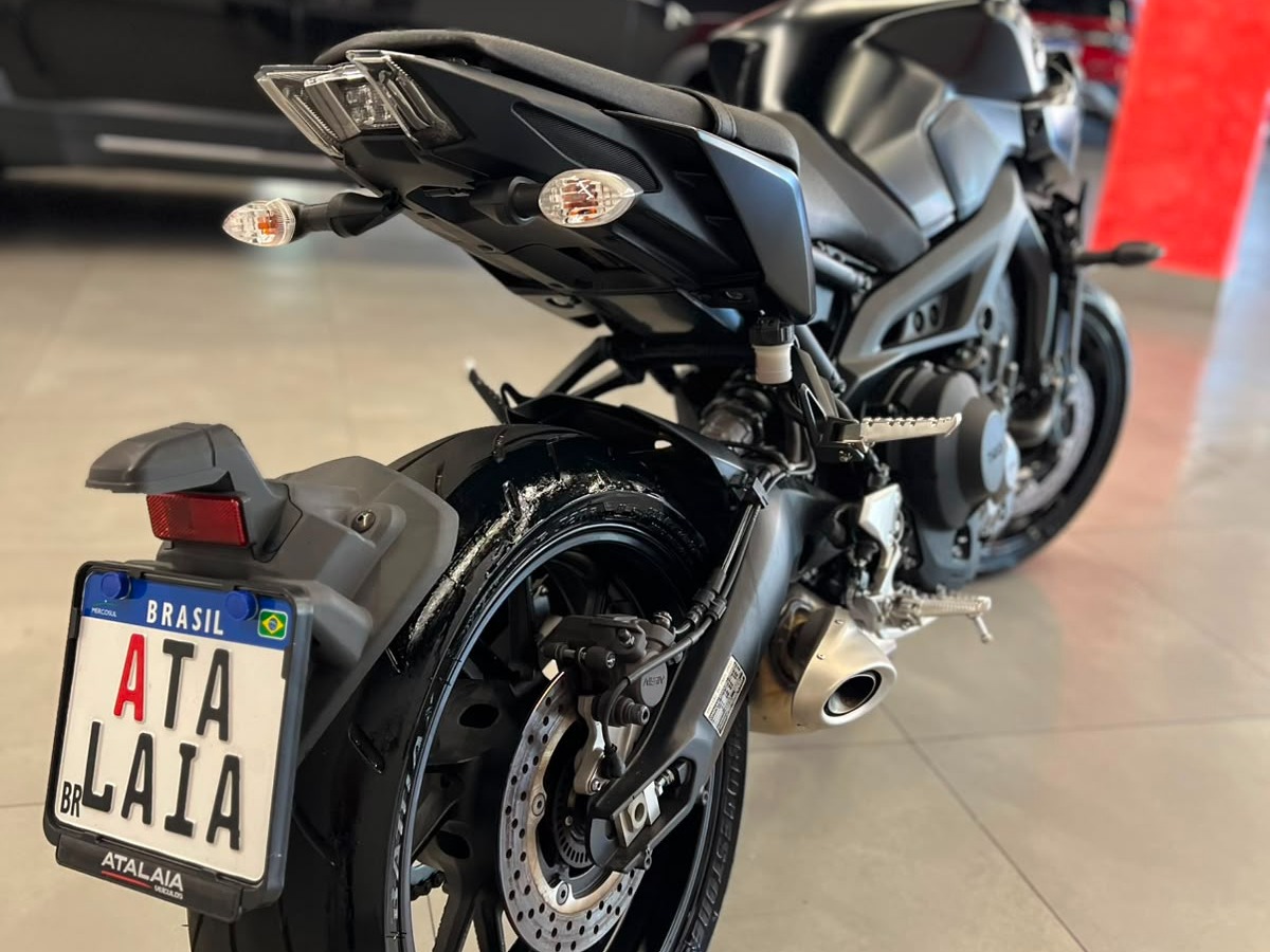 YAMAHA MT -09 850 2023 - miniatura 12