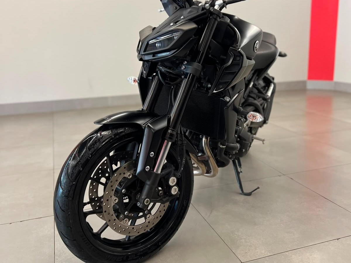 YAMAHA MT -09 850 2023 - miniatura 15