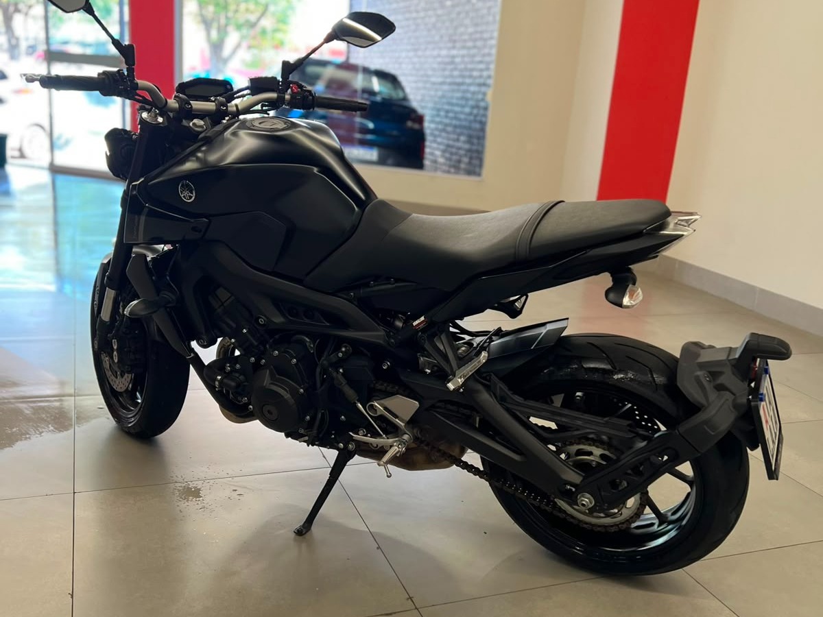 YAMAHA MT -09 850 2023 - miniatura 16