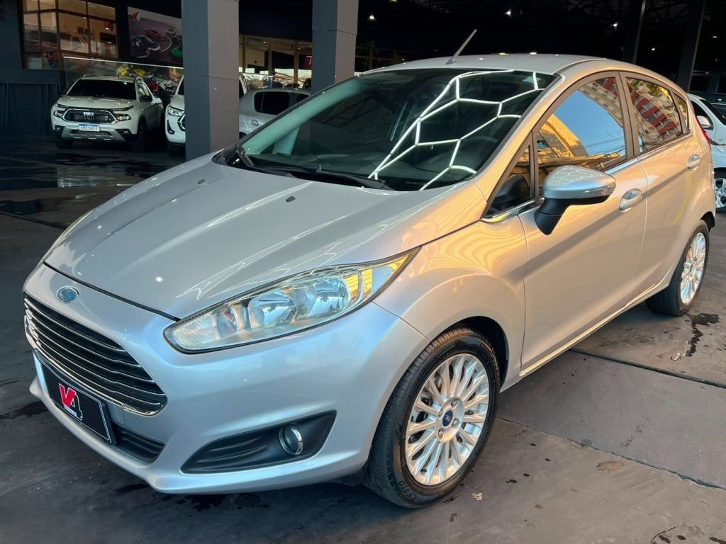 FORD Fiesta Hatch Titanium 1.6 16v PowerShift 2014