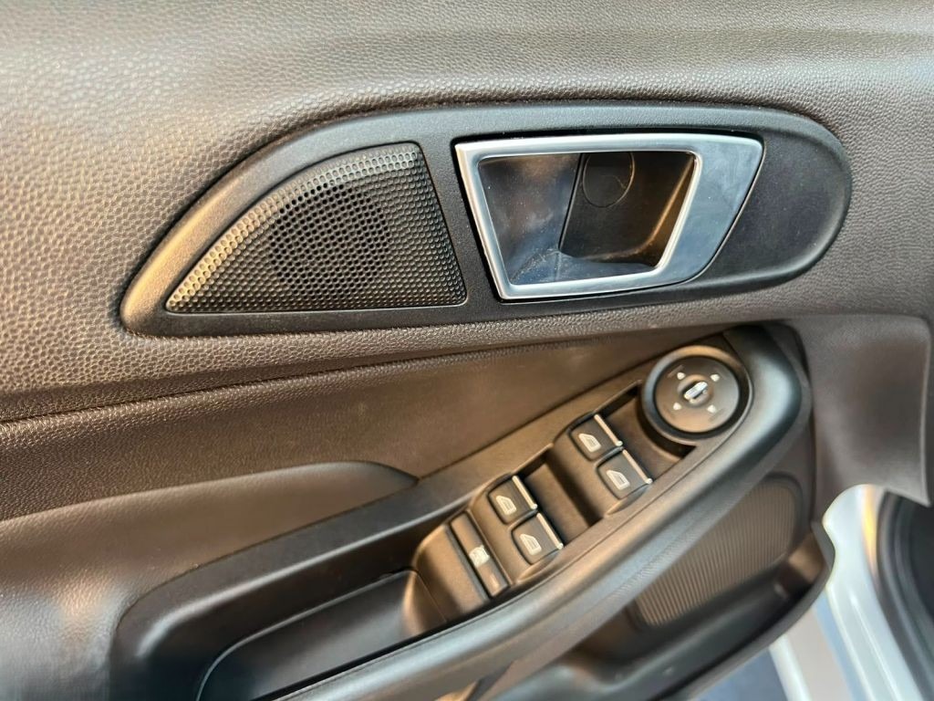 FORD Fiesta Hatch Titanium 1.6 16v PowerShift 2014 - miniatura 10
