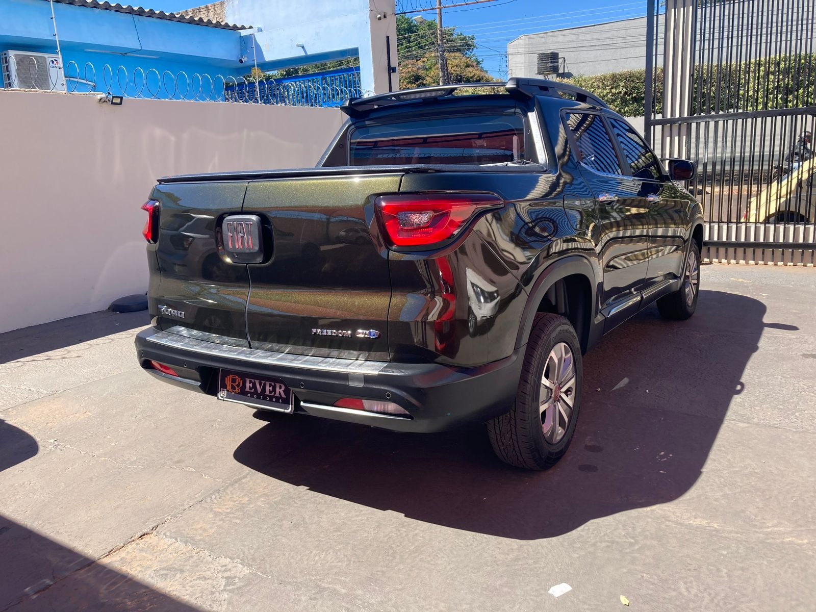 FIAT Toro Freedom Openning Edition 1.8 16v 2017 - miniatura 3