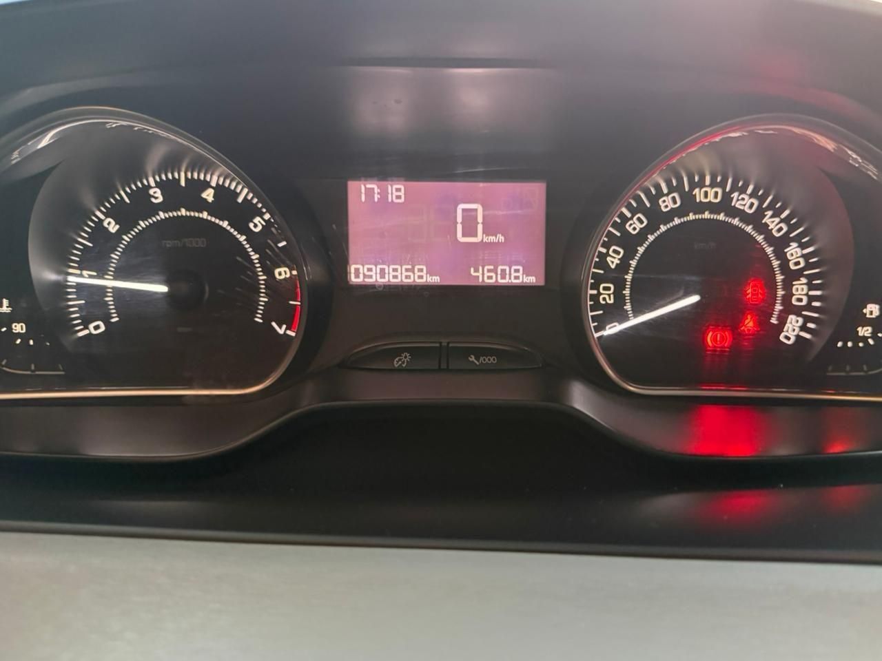 PEUGEOT 208 Allure 1.5 2015 - miniatura 11