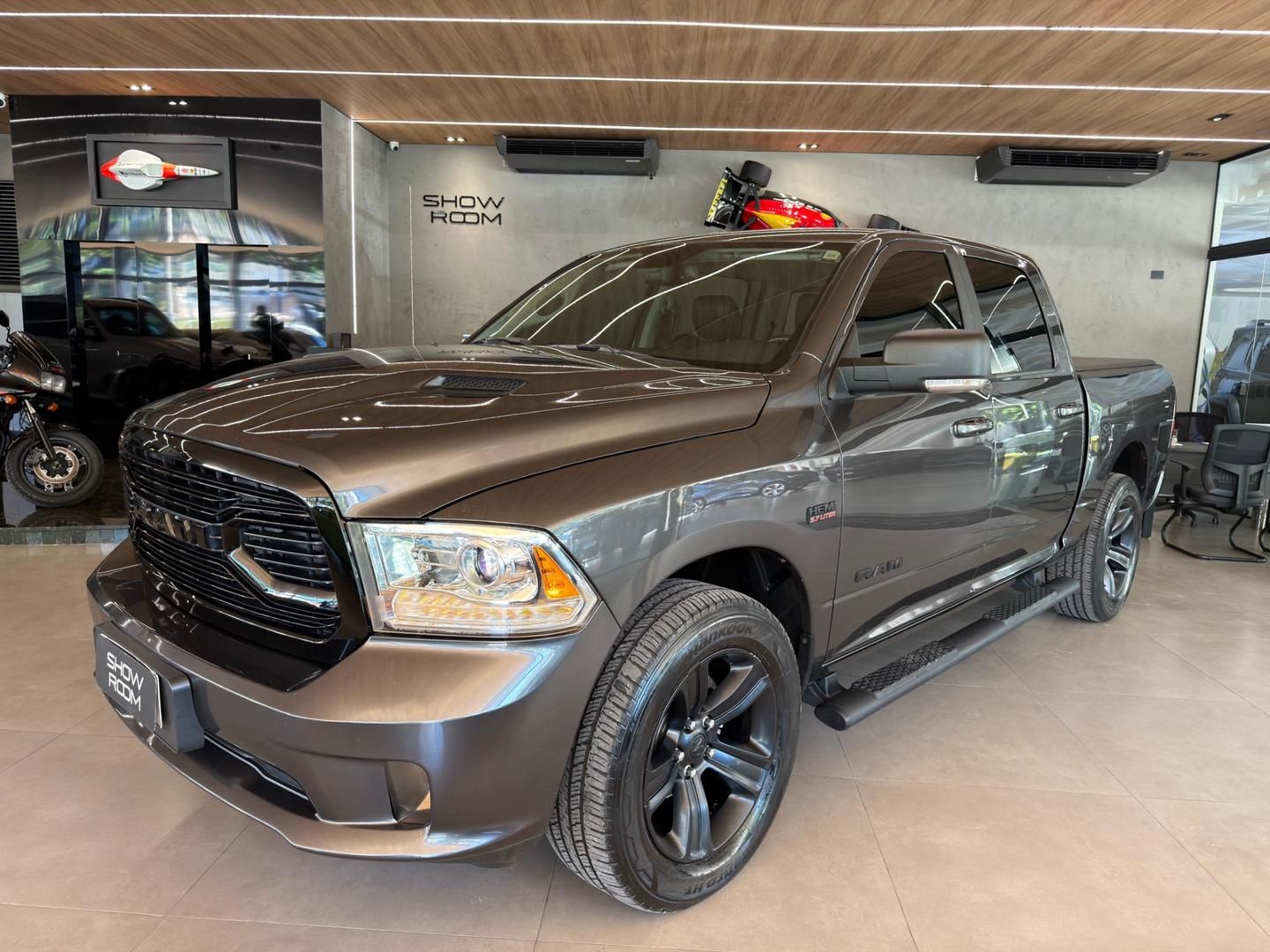 RAM 1500 Classic Laramie 5.7 V8 4X4 C.D. 2022