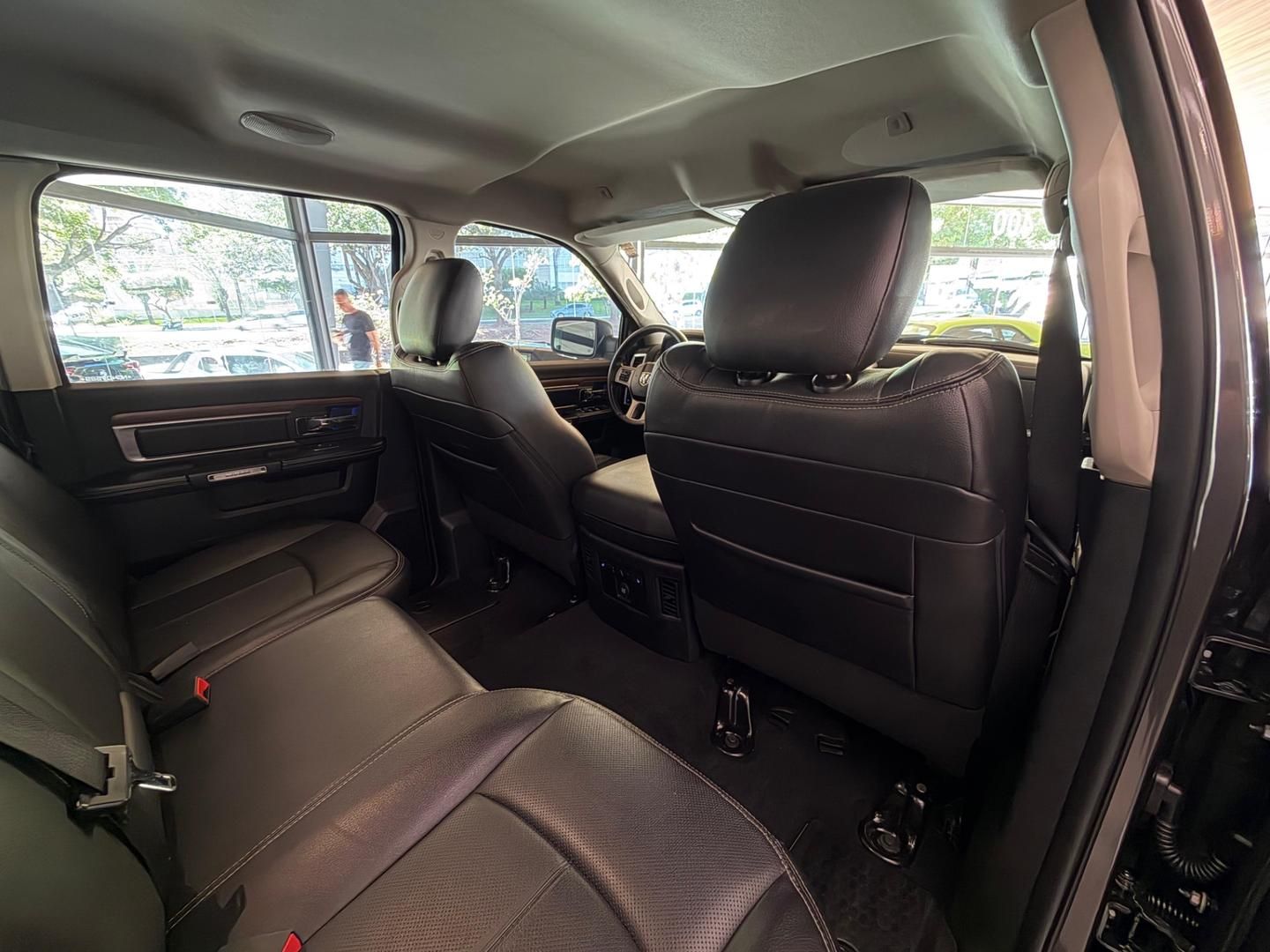 RAM 1500 Classic Laramie 5.7 V8 4X4 C.D. 2022 - miniatura 9