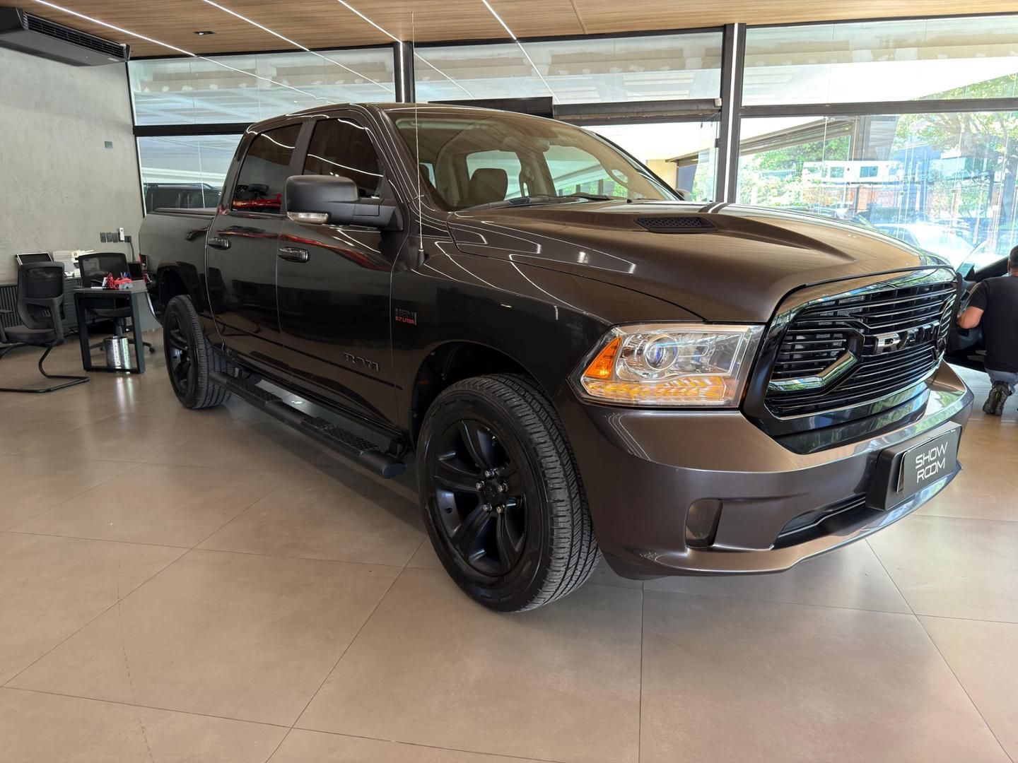RAM 1500 Classic Laramie 5.7 V8 4X4 C.D. 2022 - miniatura 13