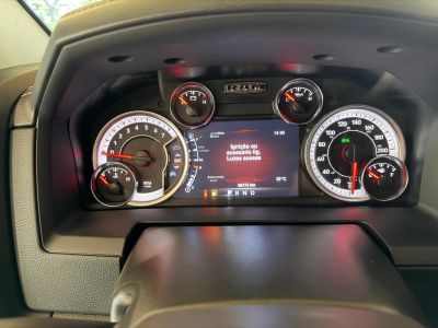 RAM 1500 Classic Laramie 5.7 V8 4X4 C.D. 2022 - miniatura 7