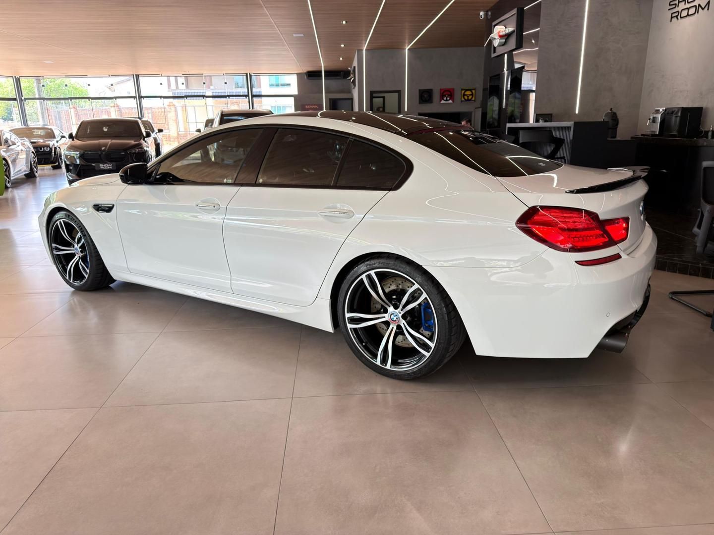 BMW M 6 Gran Coupe 4.4T V8 32v 2017 - miniatura 3
