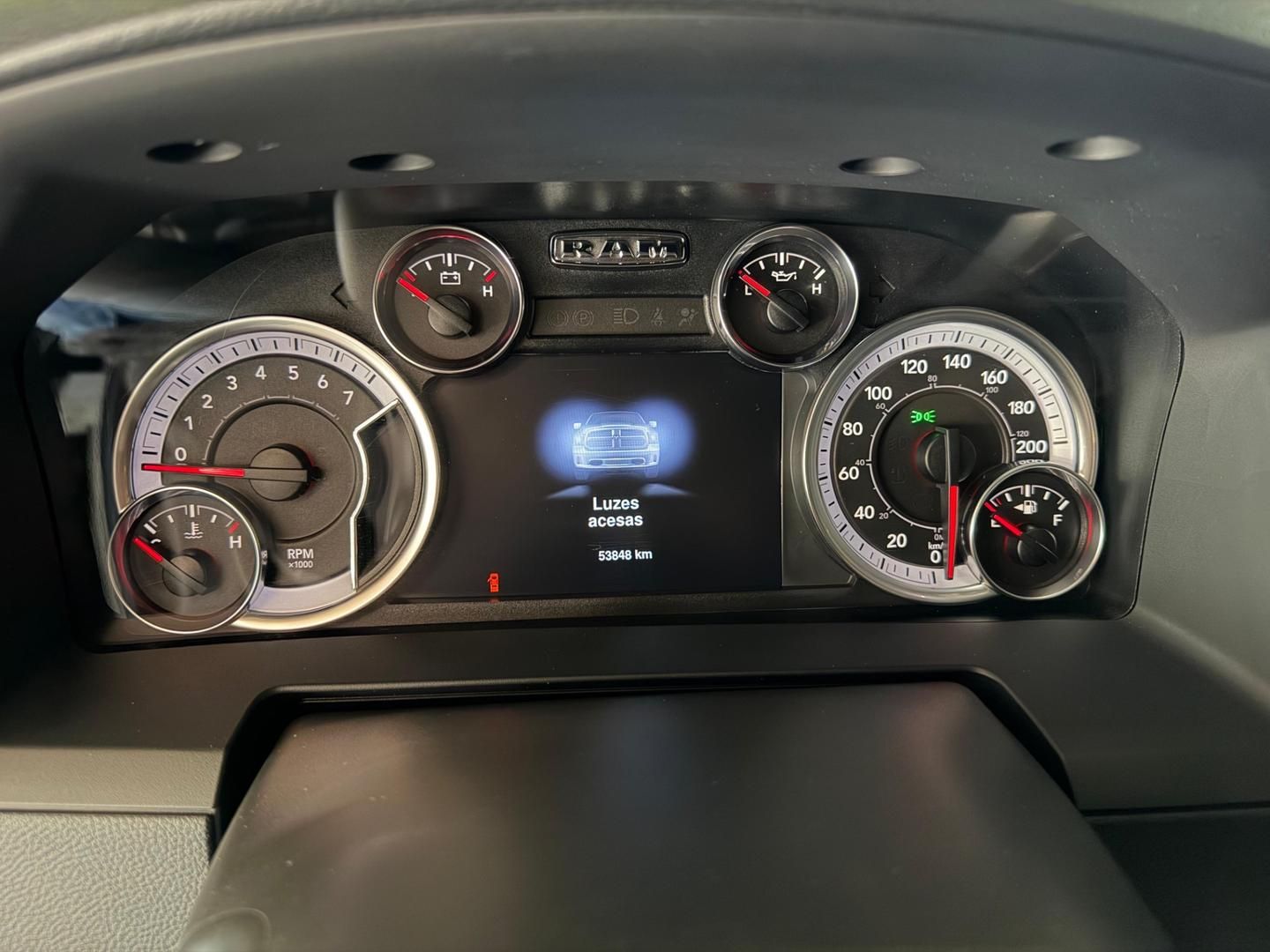 RAM 1500 Classic Laramie 5.7 V8 4X4 C.D. 2022 - miniatura 4