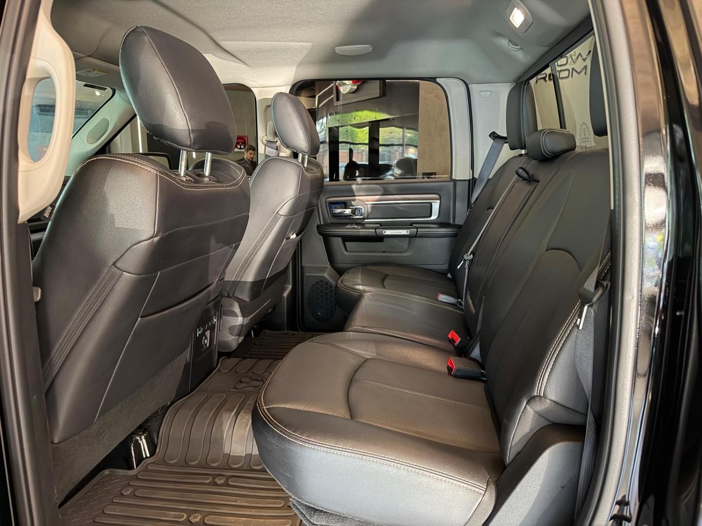 RAM 1500 Classic Laramie 5.7 V8 4X4 C.D. 2022 - miniatura 5