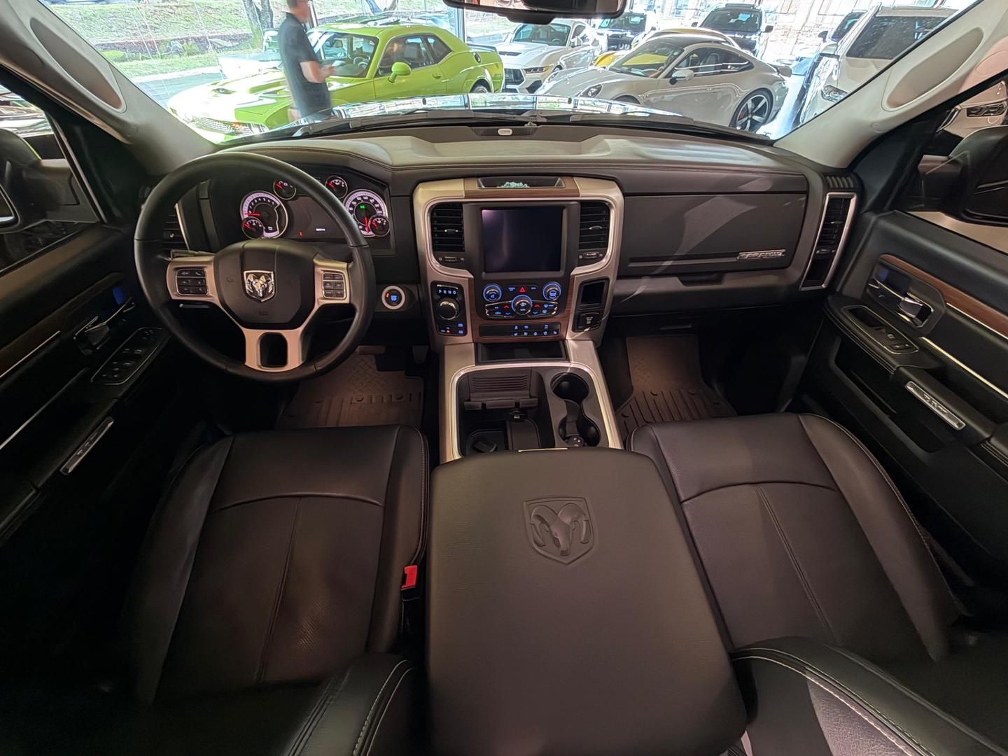 RAM 1500 Classic Laramie 5.7 V8 4X4 C.D. 2022 - miniatura 6