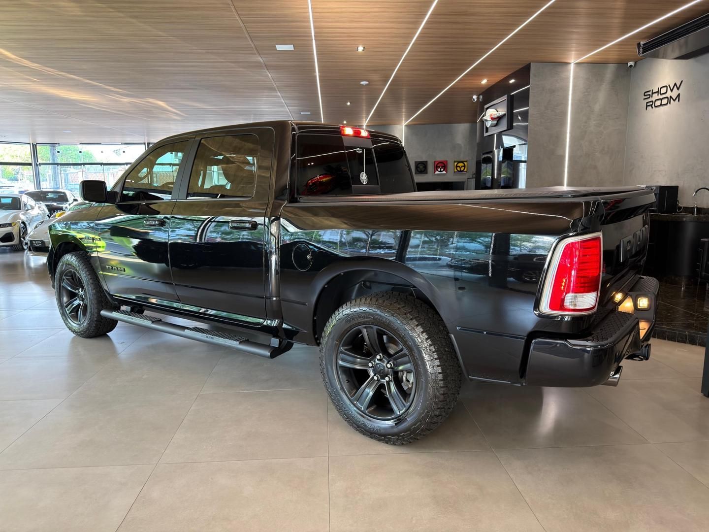 RAM 1500 Classic Laramie 5.7 V8 4X4 C.D. 2022 - miniatura 7