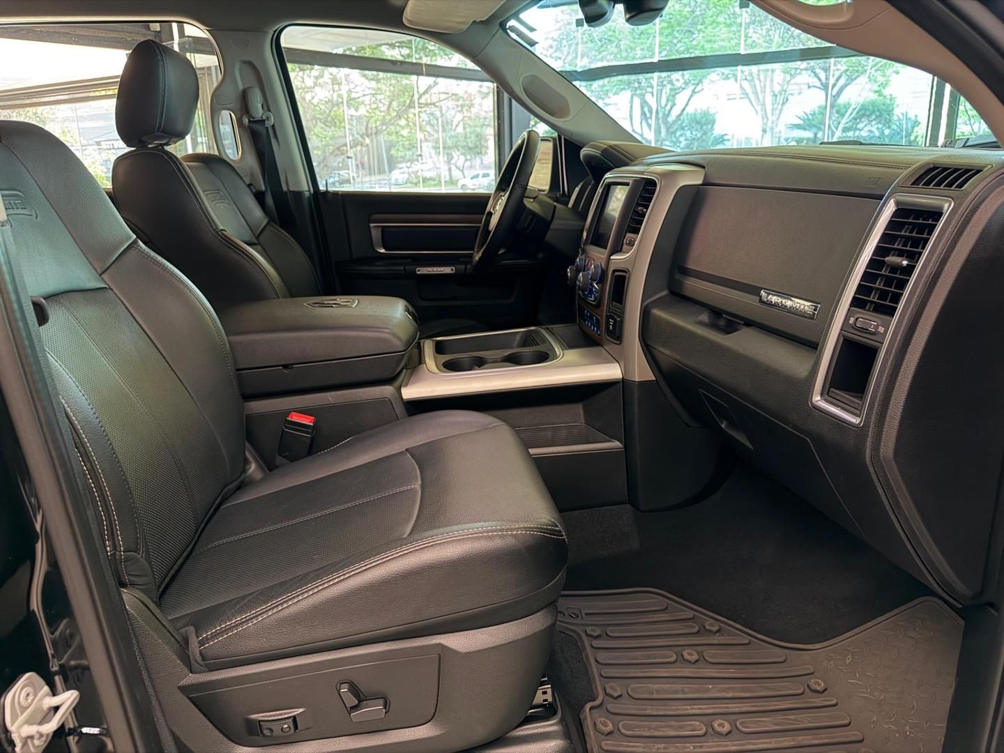 RAM 1500 Classic Laramie 5.7 V8 4X4 C.D. 2022 - miniatura 8