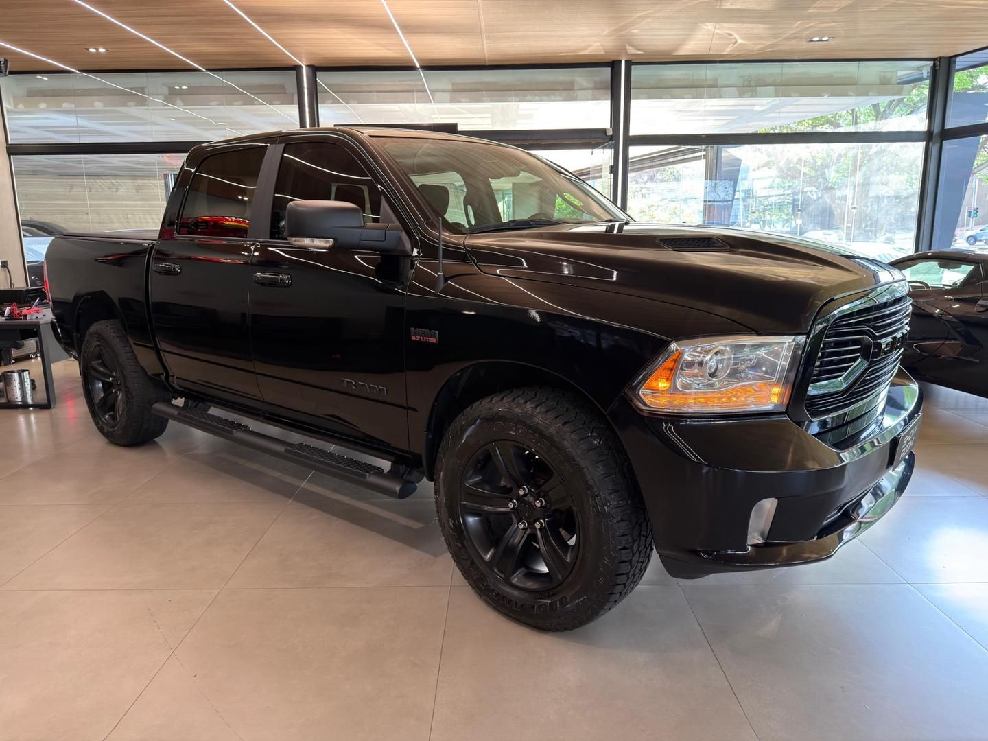 RAM 1500 Classic Laramie 5.7 V8 4X4 C.D. 2022 - miniatura 13