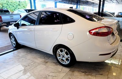 FORD Fiesta Hatch SE 1.6 2015 - miniatura 4