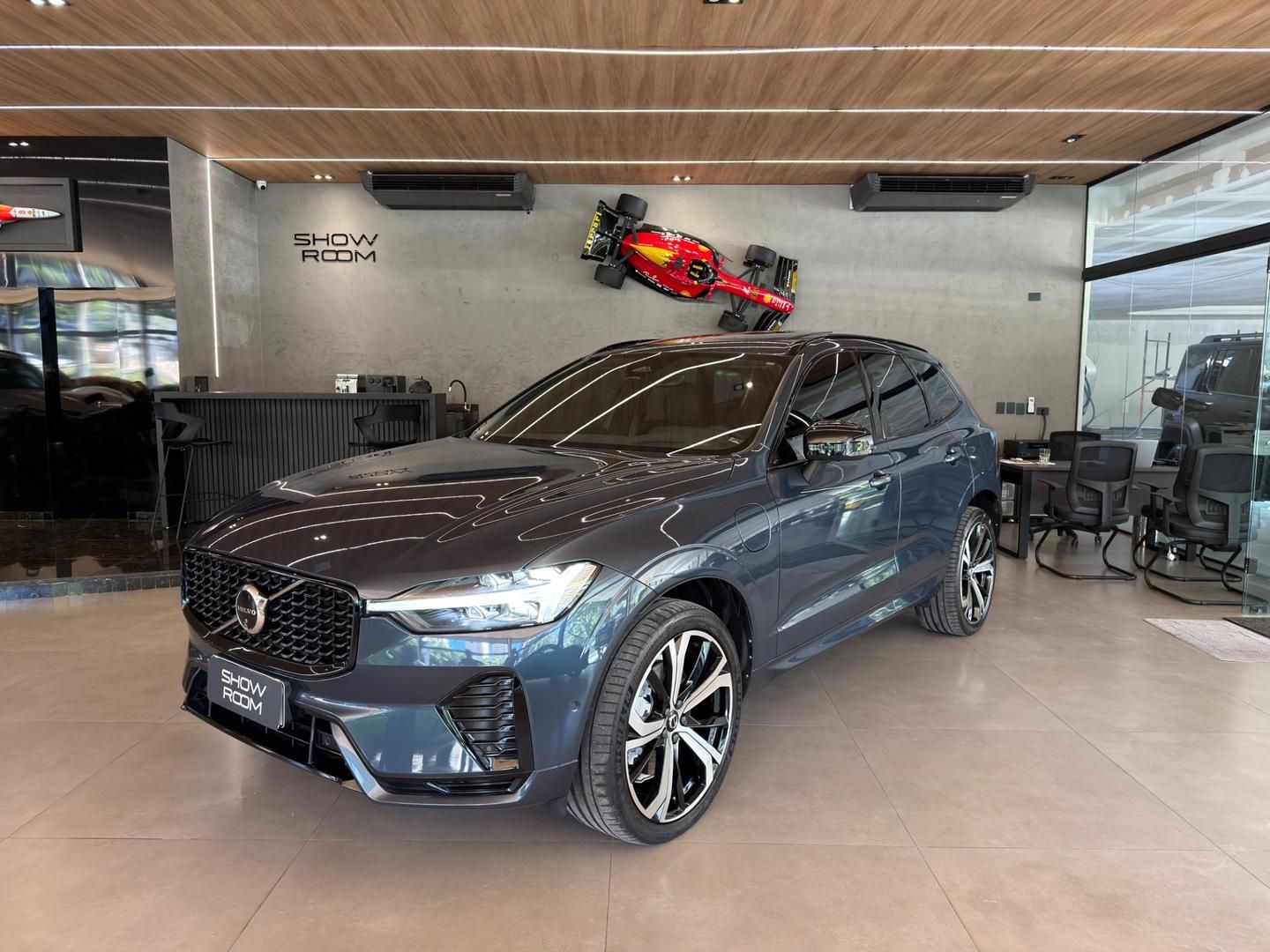 Vista principal de VOLVO XC60 T-8 Ultimate Dark 2.0T 16v AWD 2024