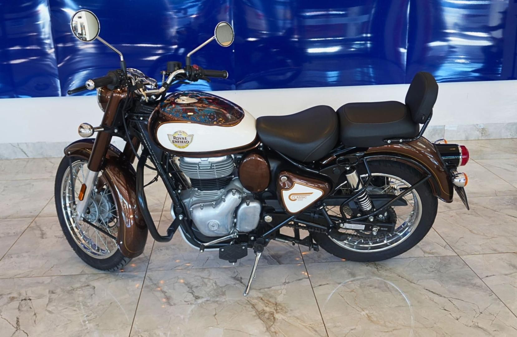 Vista principal de ROYAL ENFIELD Classic Dark 350 2026