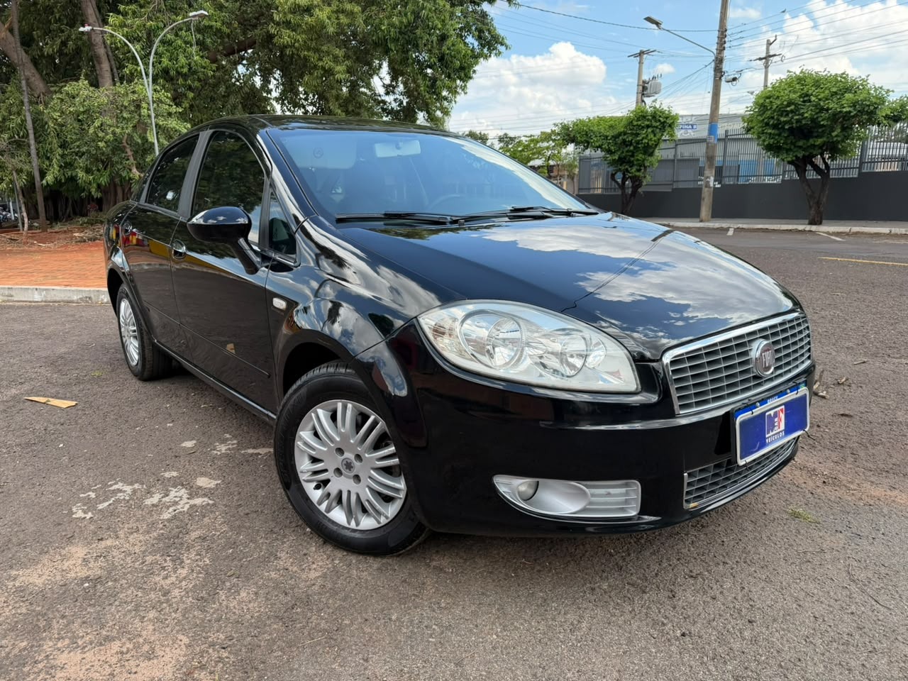 FIAT Linea Essence 1.8 16v Dualogic 2012