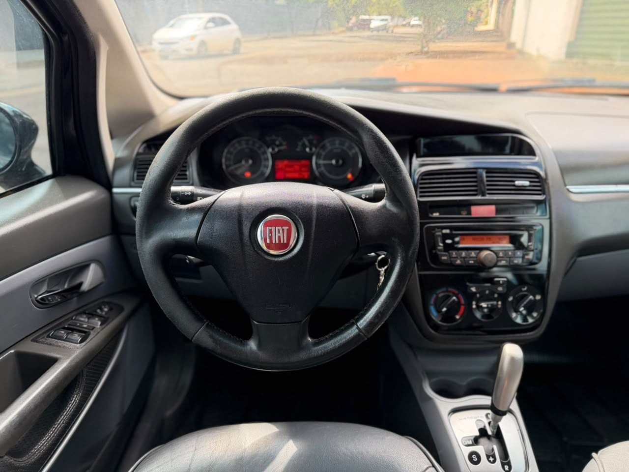 FIAT Linea Essence 1.8 16v Dualogic 2012 - miniatura 6