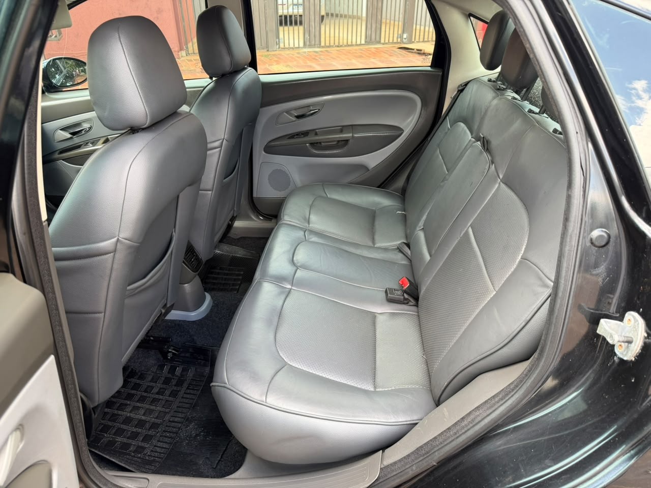 FIAT Linea Essence 1.8 16v Dualogic 2012 - miniatura 8