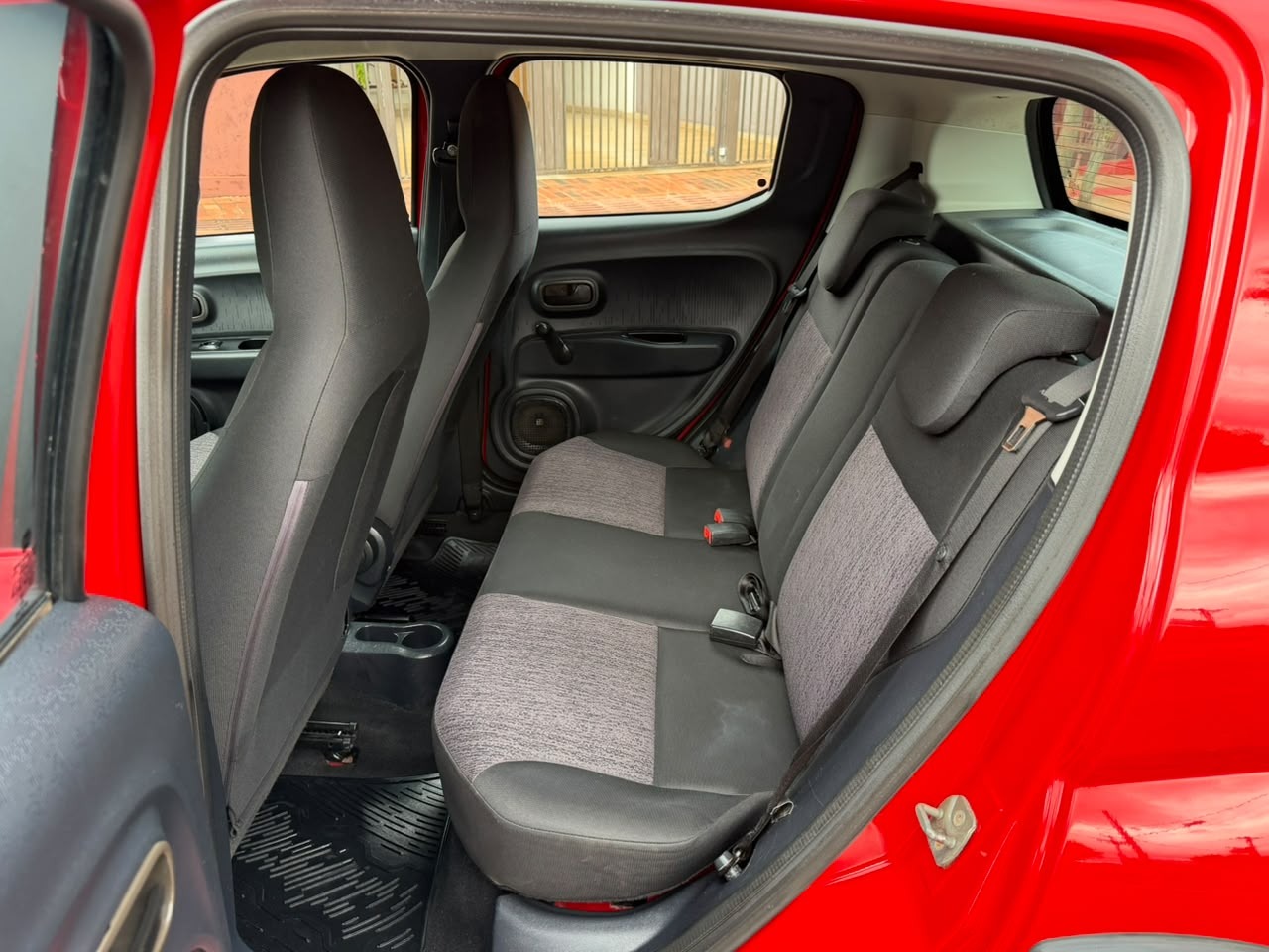 FIAT Mobi Way 1.0 2017 - miniatura 8