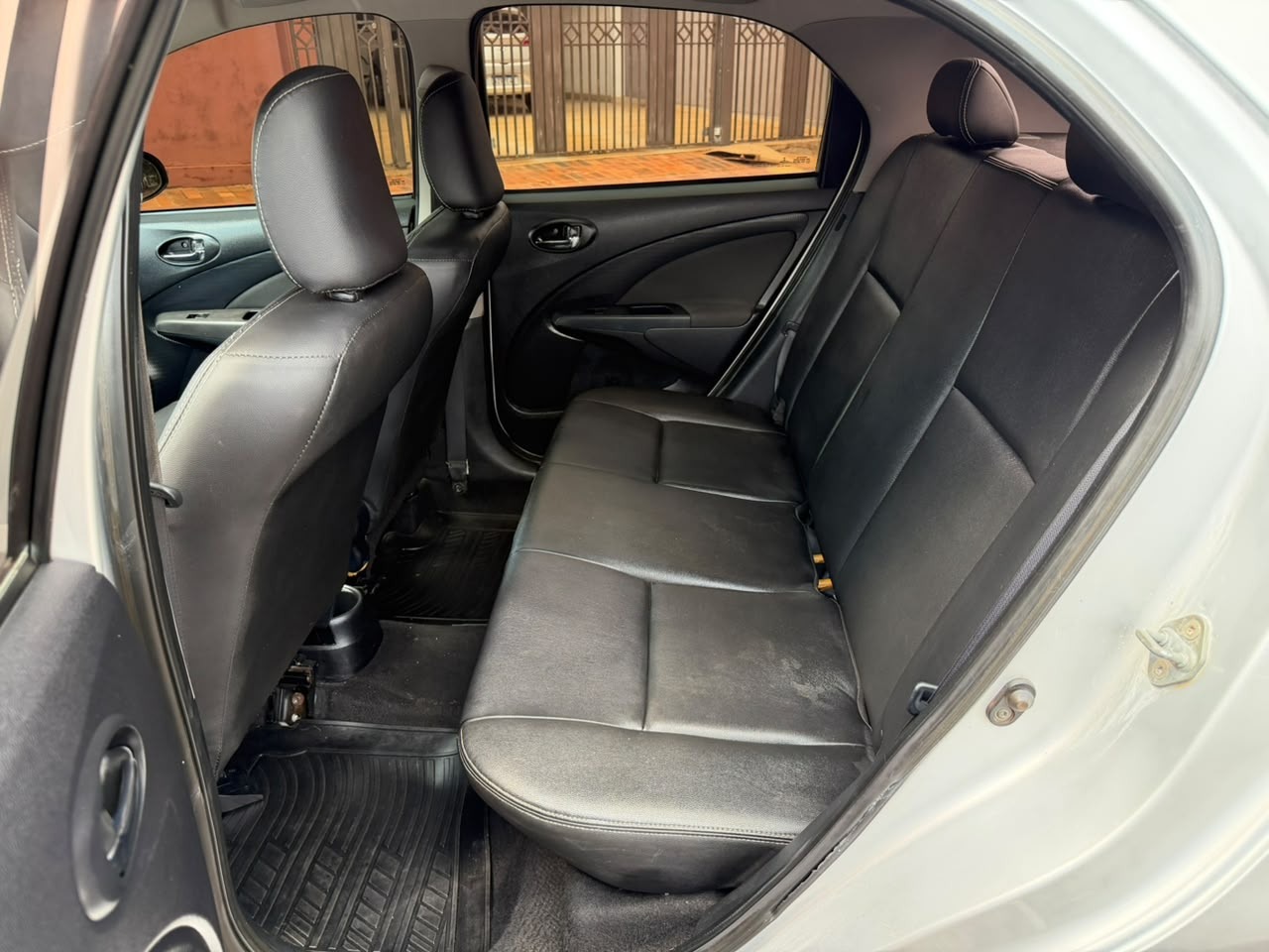 TOYOTA Etios Sedan XLS 1.5 16v 2016 - miniatura 8