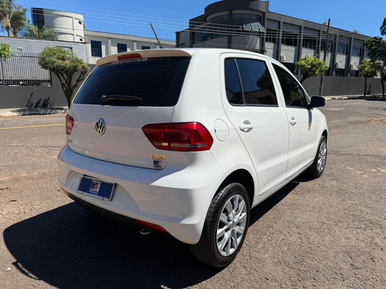 VOLKSWAGEN Fox Trendline 1.0 12v 4p. 2017 - miniatura 4