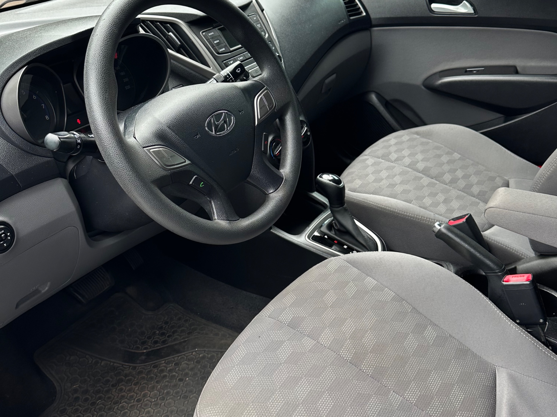 HYUNDAI HB20S Comfort Plus 1.6 16v 2018 - miniatura 9