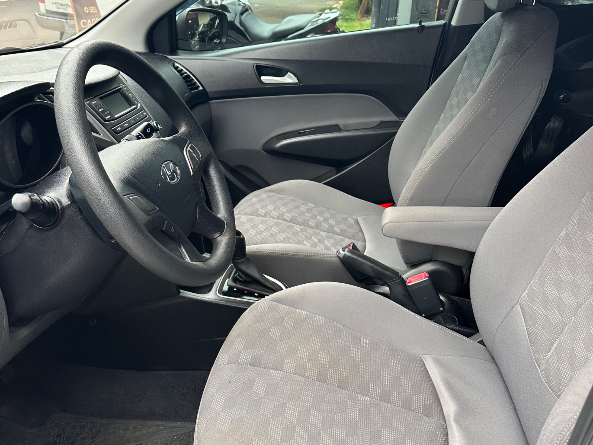 HYUNDAI HB20S Comfort Plus 1.6 16v 2018 - miniatura 10