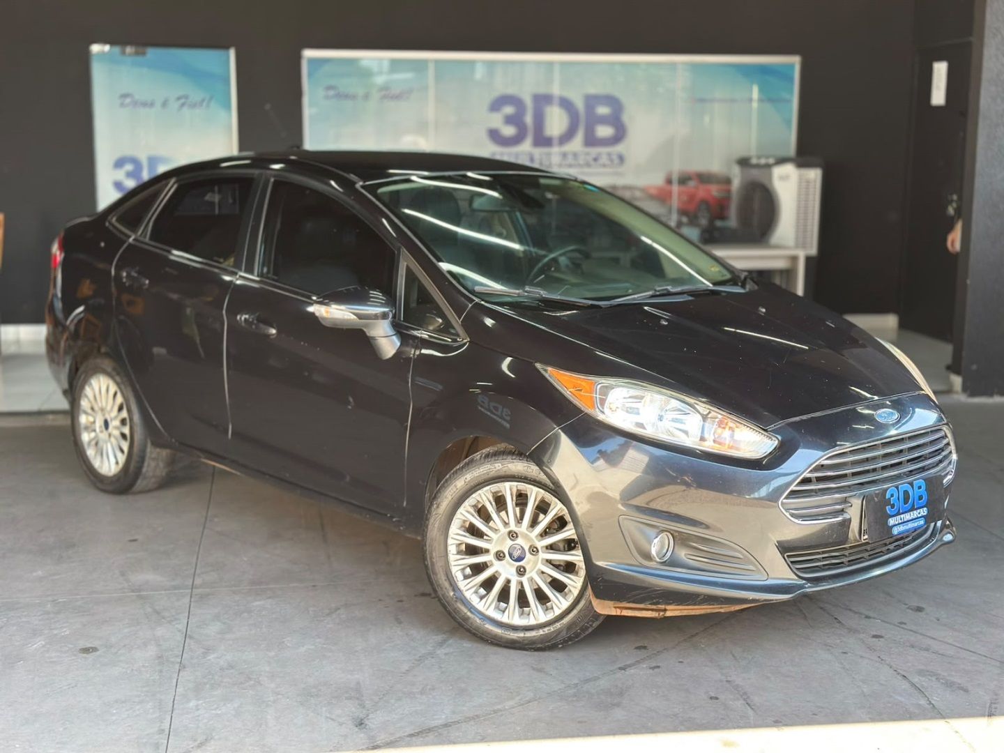 Vista principal de FORD Fiesta Sedan SE 1.6 16v PowerShift 2014