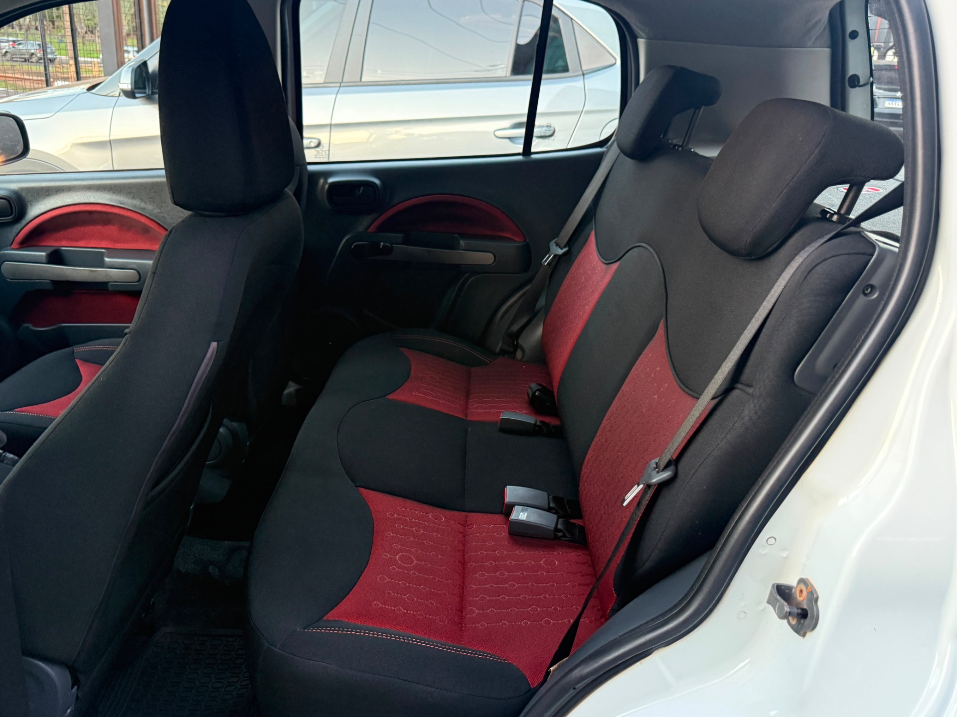 FIAT Uno Sporting 1.4 4p. 2012 - miniatura 5