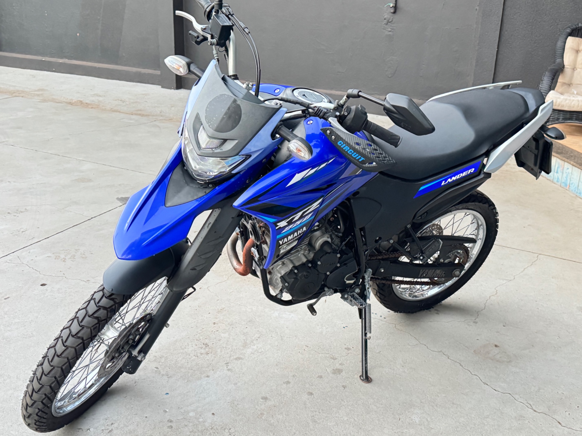 YAMAHA XTZ 250 Lander 2024 - miniatura 2