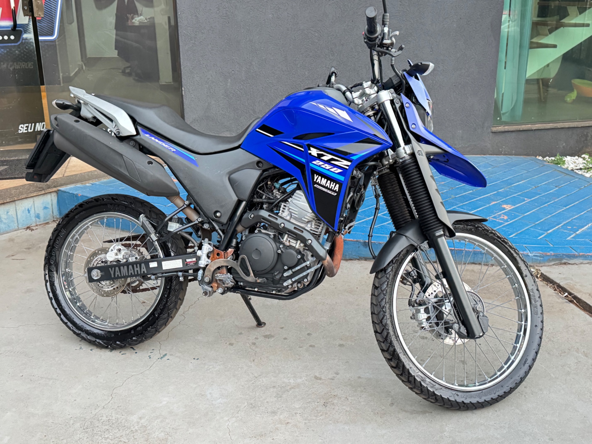 YAMAHA XTZ 250 Lander 2024 - miniatura 4