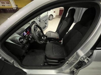 RENAULT Kwid Zen 1.0 12v 2025 - miniatura 12