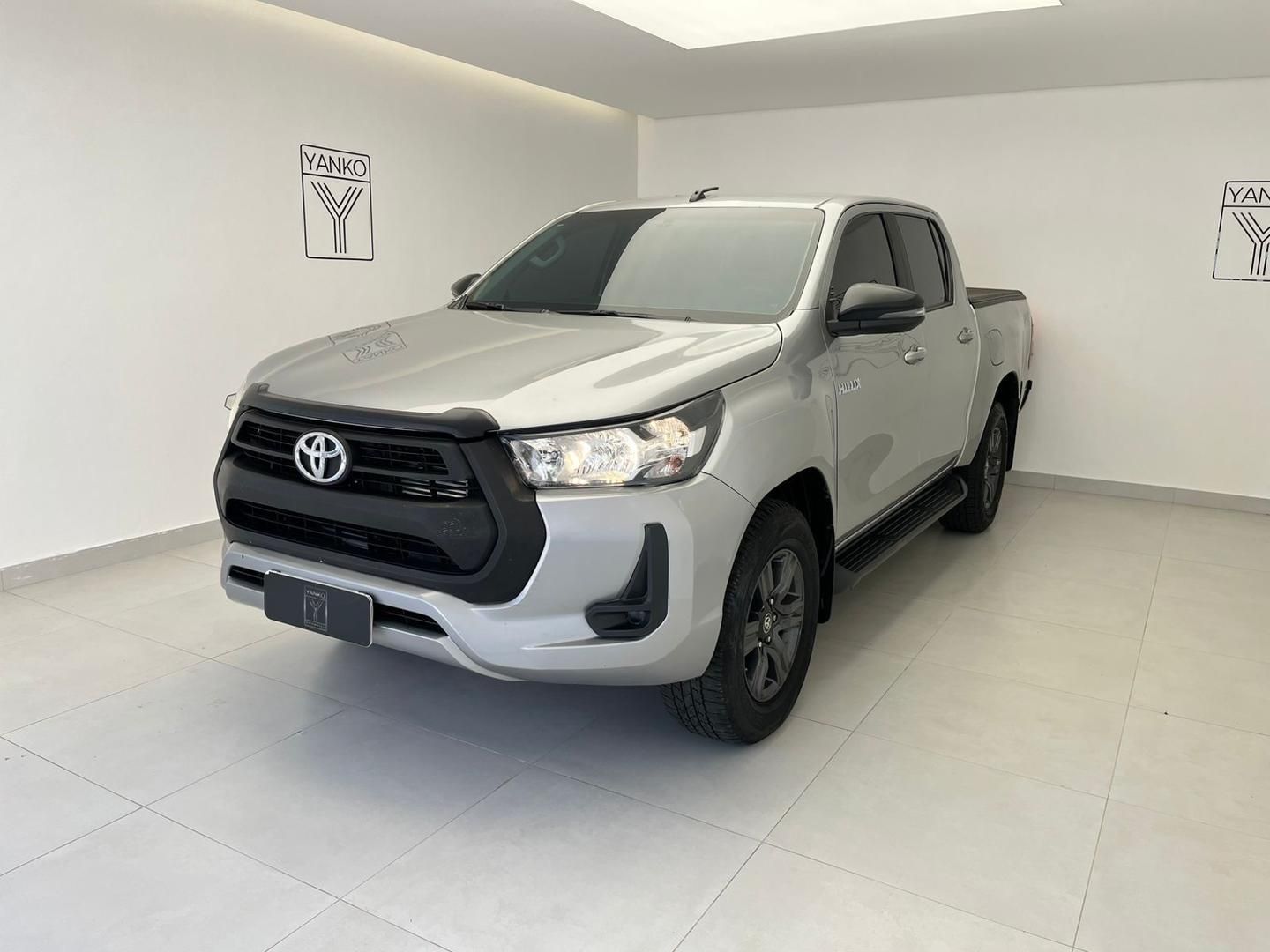 Vista principal de TOYOTA Hilux SR D4-D 2.8TDi 16v 4X4 C.D. 2022