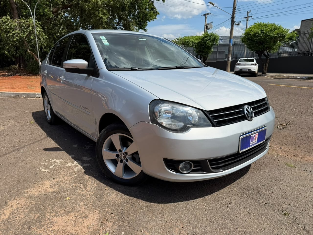 VOLKSWAGEN Polo Sedan Comfortline 1.6 I-Motion 2014