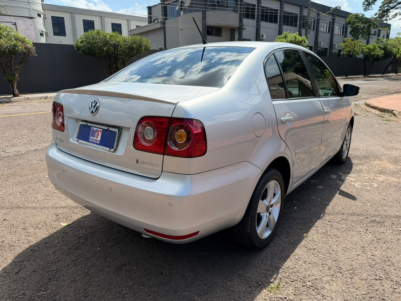 VOLKSWAGEN Polo Sedan Comfortline 1.6 I-Motion 2014 - miniatura 4