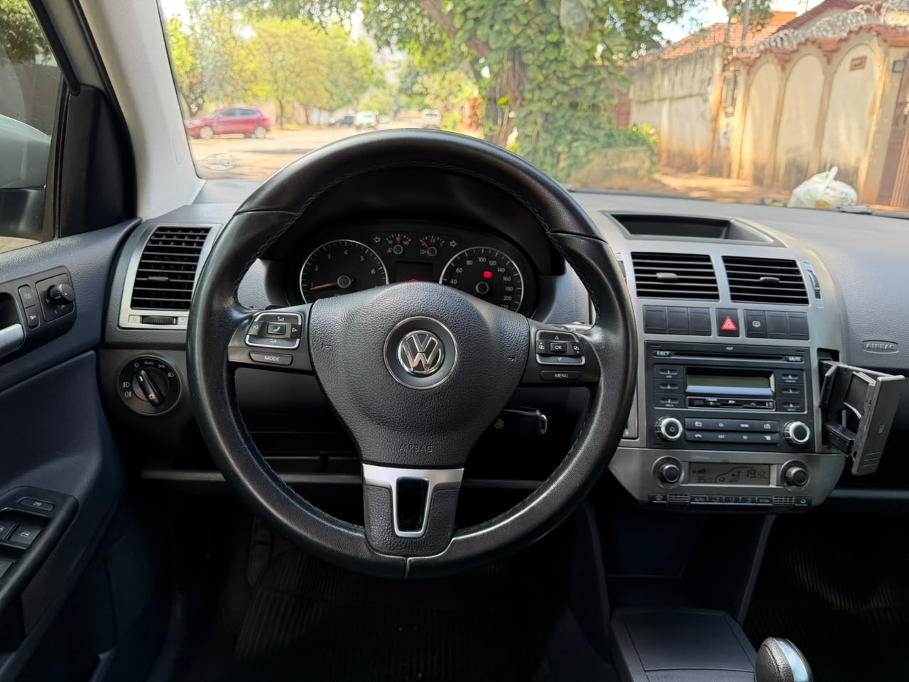 VOLKSWAGEN Polo Sedan Comfortline 1.6 I-Motion 2014 - miniatura 6