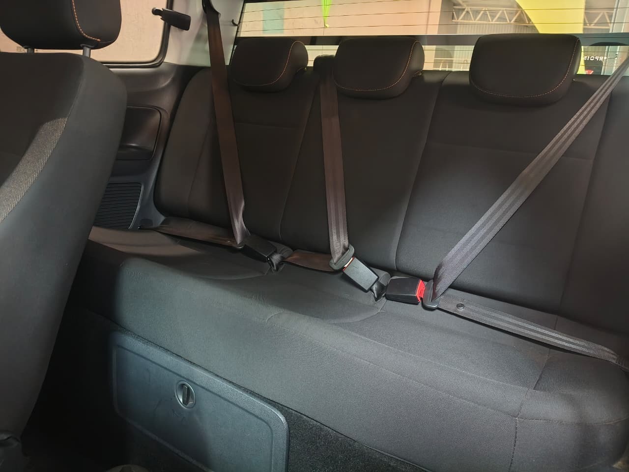 VOLKSWAGEN Saveiro Robust 1.6 16v C.D. 2024 - miniatura 10