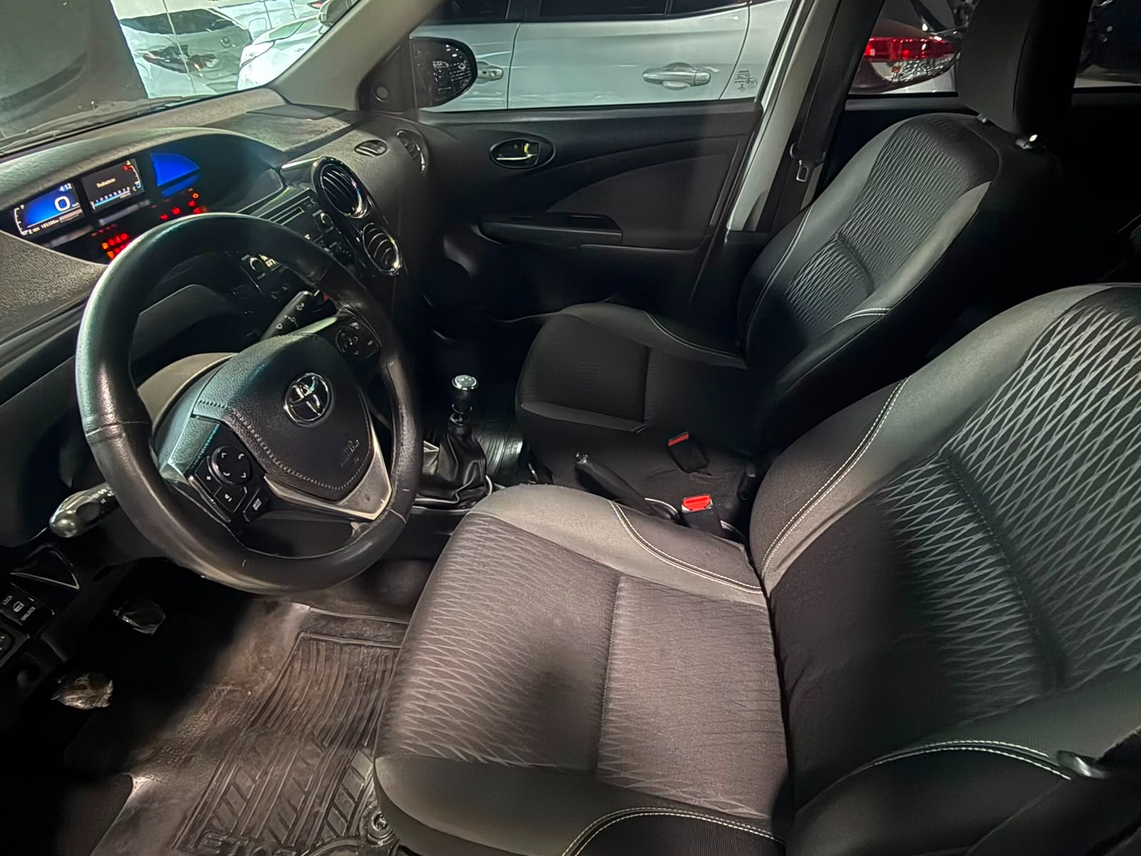 TOYOTA Etios Sedan XS 1.5 16v 2018 - miniatura 9