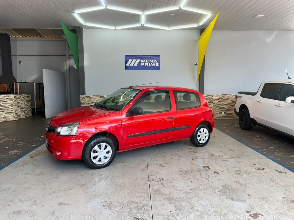 Vista principal de RENAULT Clio Hatch Authentique 1.0 16v 2p. 2015
