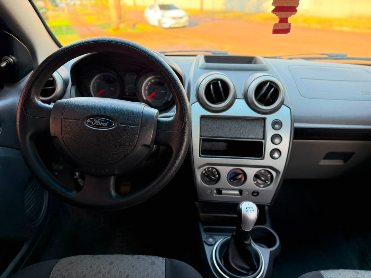 FORD Fiesta Hatch SE 1.6 16v 2014 - miniatura 4