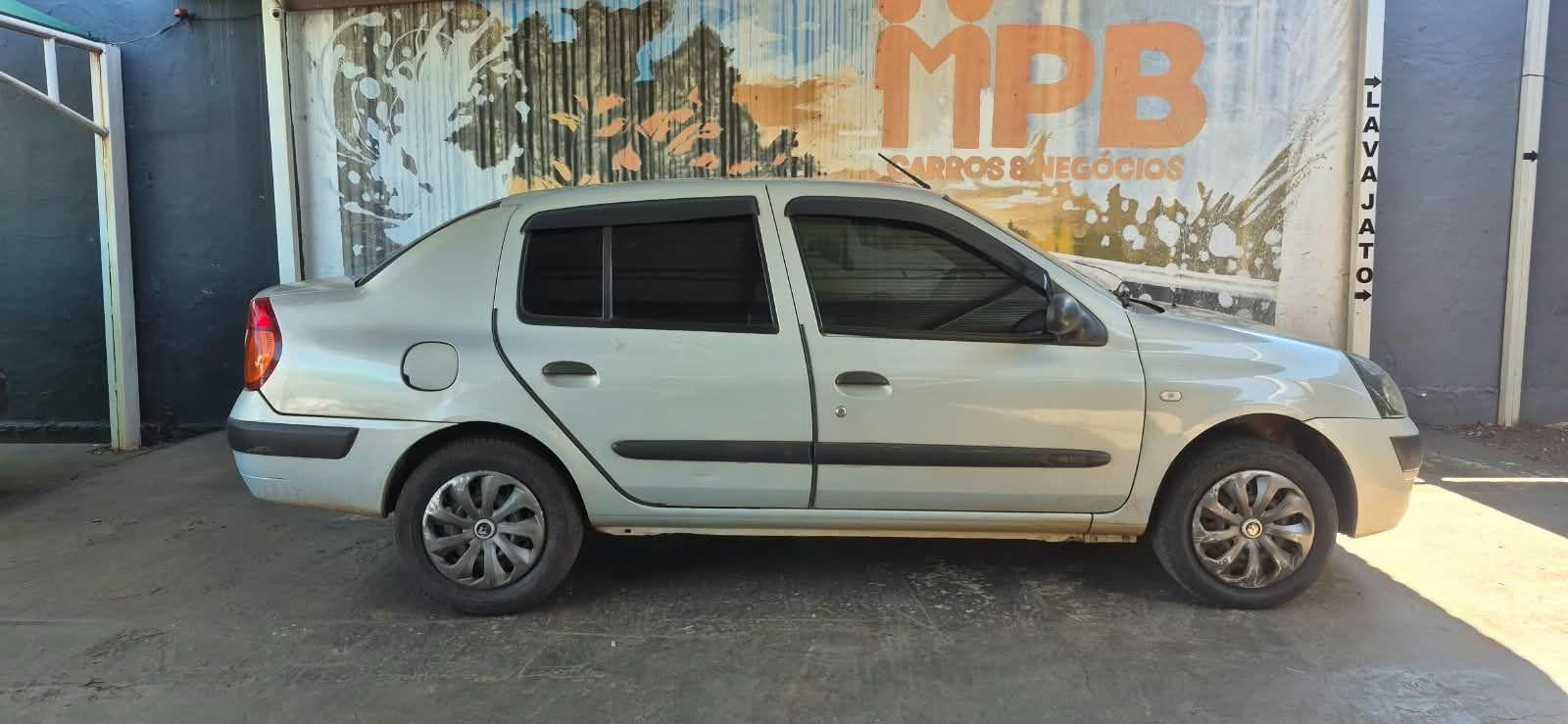 RENAULT Clio Sedan Authentique 1.0 16v 2004 - miniatura 4
