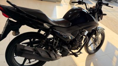 YAMAHA YBR 125 ED Factor 2023 - miniatura 4