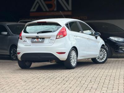 FORD Fiesta Hatch Titanium 1.6 16v PowerShift 2014 - miniatura 4