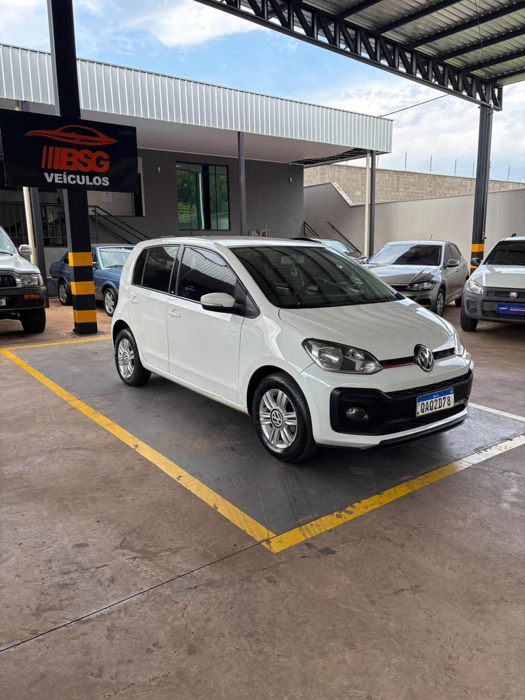 Vista principal de VOLKSWAGEN Up Move 1.0 12v TSi 4p. 2019