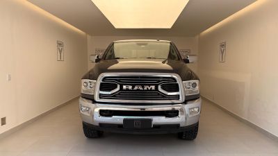 RAM 2500 Laramie Night Edition 6.7TDi 24v 4X4 C.D. 2018 - miniatura 2