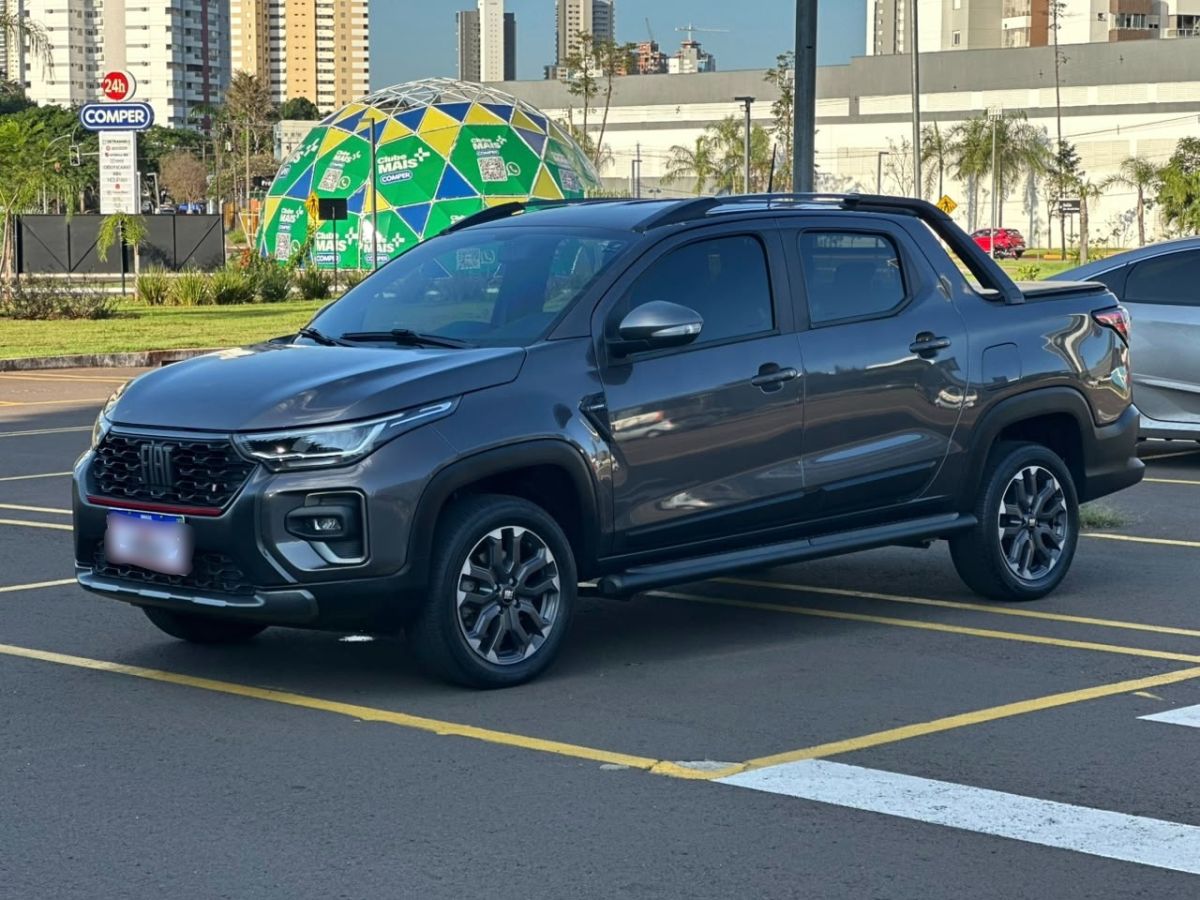 Vista principal de FIAT Strada Ultra 1.0T 12v C.D. 2025