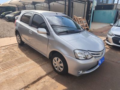 TOYOTA Etios X 1.3 16v 2013